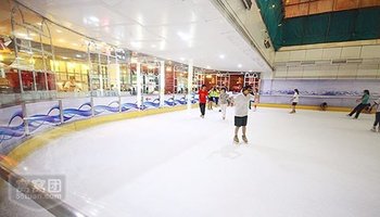 广州正佳广场冰河湾真冰溜冰场