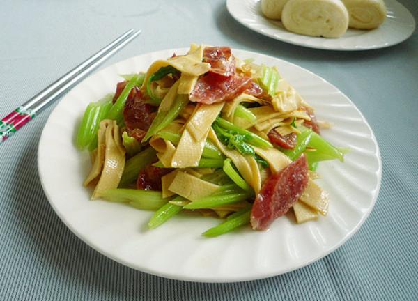 炒豆皮芹菜