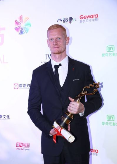 北京电影节闭幕金士杰凭《师父》获最佳男配角