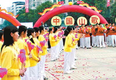 梅州客家山歌伴随着客家民系的形成而传播繁衍,是中原文化与梅州土著