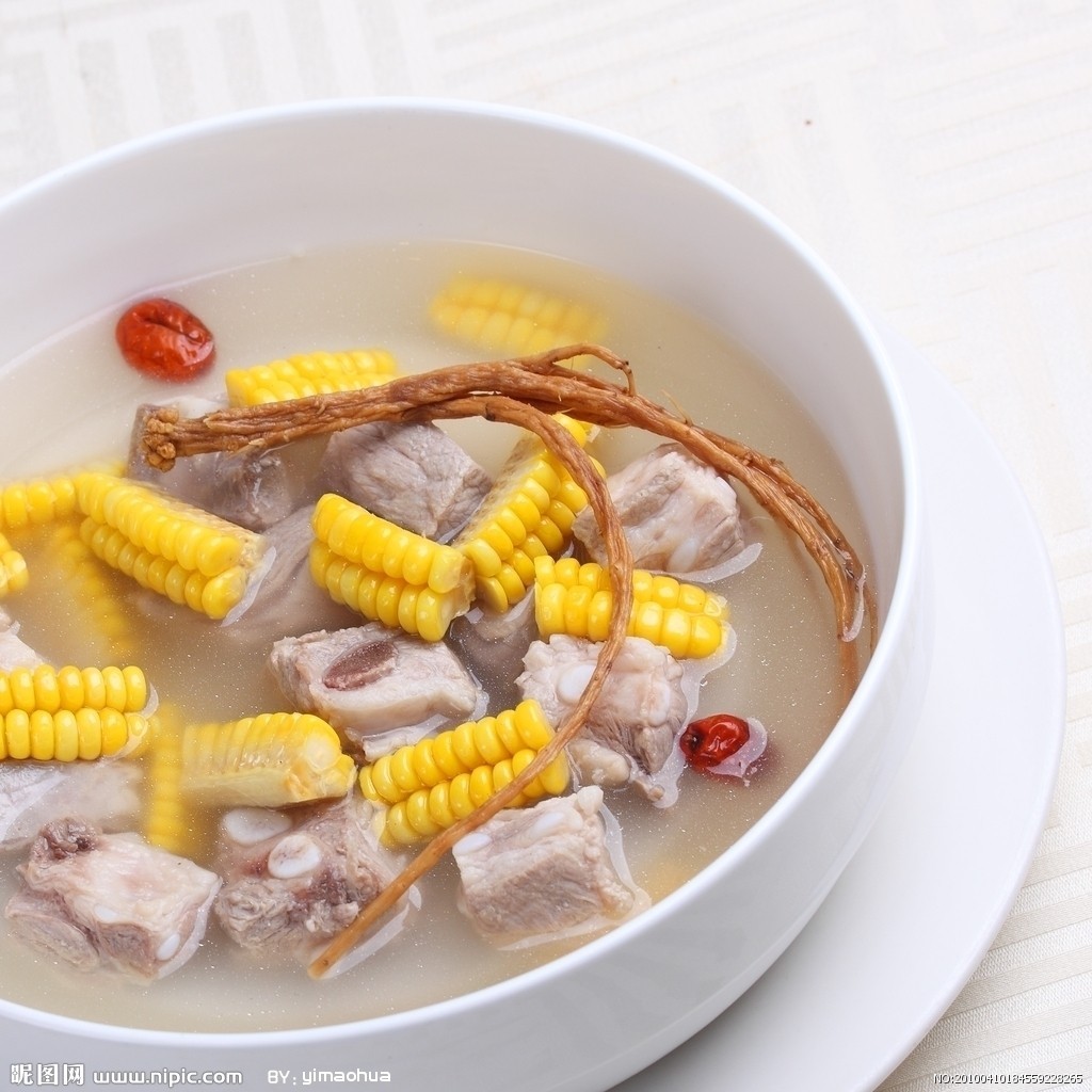 玉米排骨汤的做法_【图解】玉米排骨汤怎么做如何做好吃_玉米排骨汤家常做法大全_杨呙呙_豆果美食
