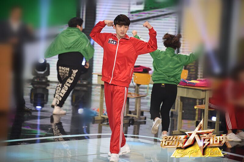 《青茫》亮相超级大首映 白敬亭李宏毅遭强吻