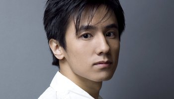 崔轶茗,(崔振宇)男,1984年出生于河北张家口;中国内地男演员.