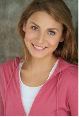 米雪儿·朗(英文名:michelle lang)在《李小龙传奇》电视剧中饰演