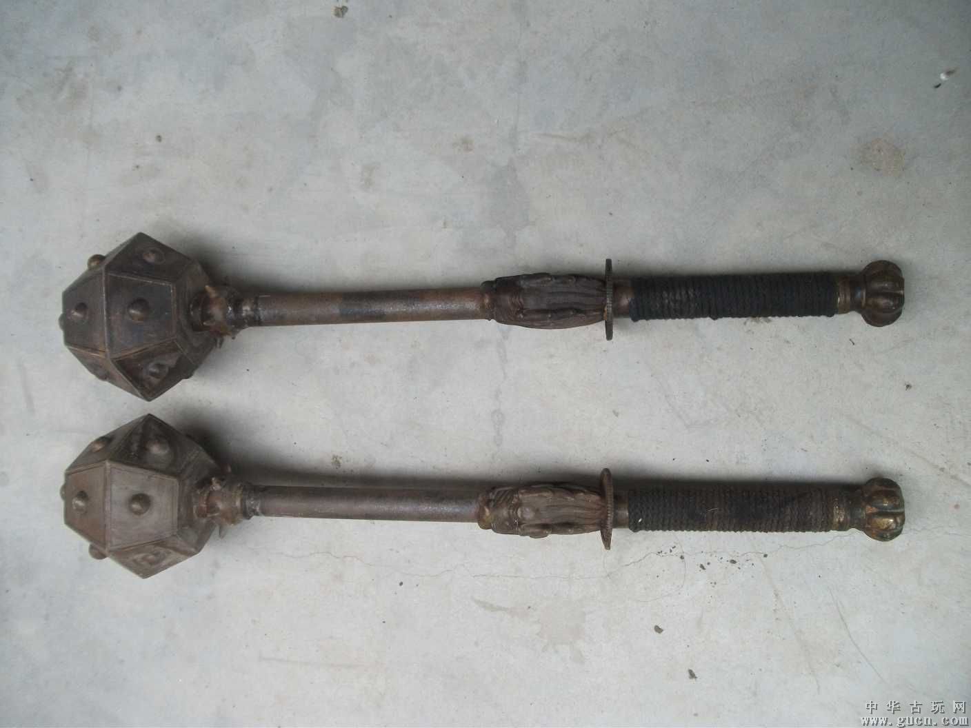 西羌国元帅越吉的兵器,重一百斤,因为是长柄,所以打击力比普通锤强的